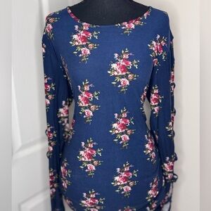 Beautiful Emma’s Expressions Maternity Blouse